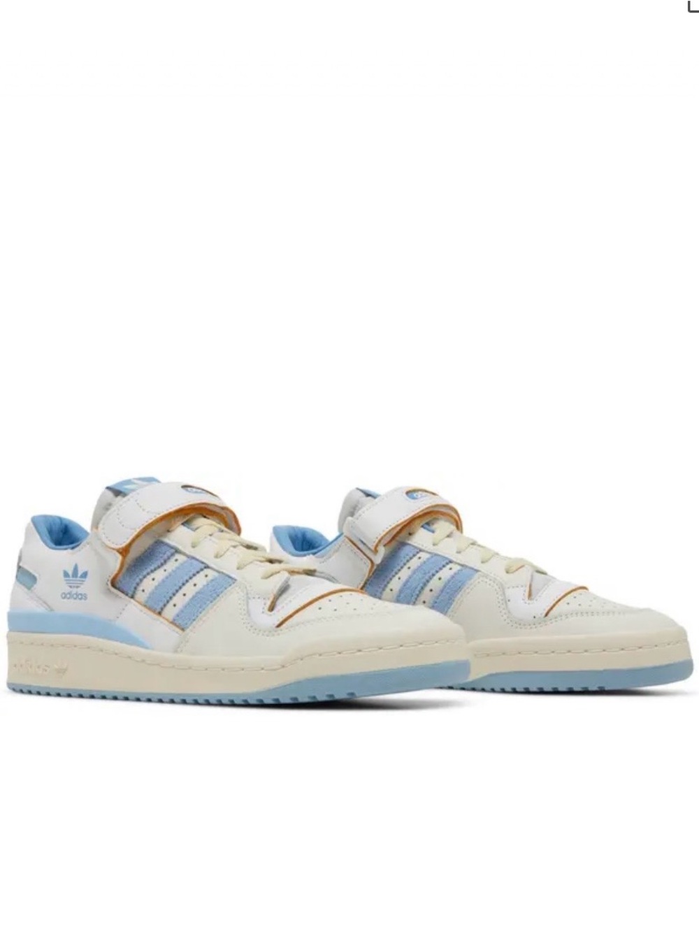 adidas Men’s Low-Top Sneakers in Cream, Light Blue and Tan Trim